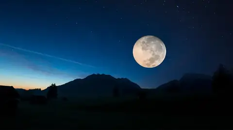9 Fascinating Facts about the Moon