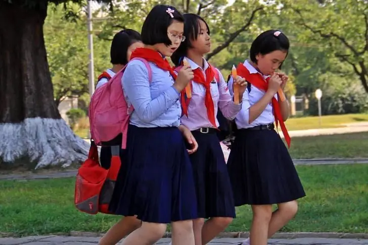 10 strange school rules in North Korea that will leave you speechless.